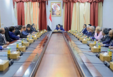 صورة خلال اجتماع مع ممثلي الأحزاب.. رئيس الوزراء :خطر الحوثي لا يستثني أحداً ومواجهته هدفاً رئيسياً في المعركة الوطنية