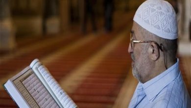 صورة المفتي يوضح حكم قراءة بعض سور القرآن والدعاء بعد صلاة العشاء