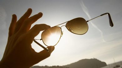 صورة النظارة الشمسية تتألق بتصميم “عين القطة”