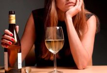 صورة مفاجأة.. كورونا تسبب في إقبال النساء على المشروبات الكحولية