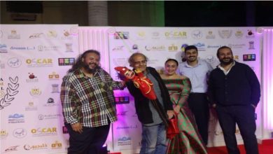 صورة “الأراجوز” يخطف الأضواء على السجادة الحمراء بافتتاح مهرجان الإسكندرية للفيلم القصير