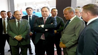 صورة وزير التجارة يتفقد مع رئيس الوزراء البيلاروسي وكيل شركة شاحنات “ماز” البيلاروسية في مصر