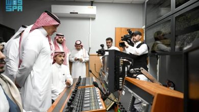 صورة وزير الإعلام يتفقد مقرات الإذاعة والتلفزيون في المسجد الحرام  أخبار السعودية