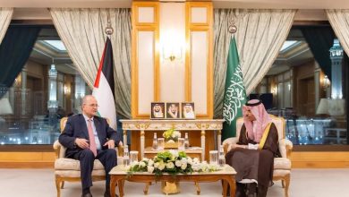 صورة وزير الخارجية يبحث تطورات غزة و«الضفة» مع رئيس وزراء فلسطين  أخبار السعودية