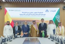 صورة وزير الإسكان يشهد توقيع اتفاقية تطوير وإنشاء 589 وحدة سكنية في ضاحية الفرسان بقيمة تقارب مليار ريال  أخبار السعودية