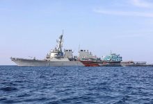 صورة الحوثي يقر باستهداف سفن أمريكية وإسرائيلية.. هيئة بريطانية: انفجار قرب سفينة قبالة عدن  أخبار السعودية