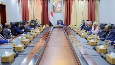 صورة رئيس الوزراء اليمني محذراً الأحزاب: خطر الحوثي لن يستثني أحداً.. والخلافات خطأ إستراتيجي  أخبار السعودية