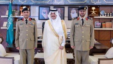 صورة أمير الشرقية يقلد قائد قوة أمن المنشآت برأس تنورة رتبة لواء  أخبار السعودية