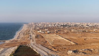 صورة الجيش الأمريكي ينشر الصور الأولى للميناء العائم الذي تم بناؤه في ساحل بحر غزة