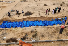 صورة مفوض حقوق الإنسان: نشعر بالذعر من تقارير عن وجود مقابر جماعية في غزة