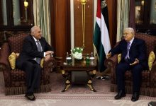 صورة الرئيس عباس يستقبل وزير خارجية الجزائر في الرياض