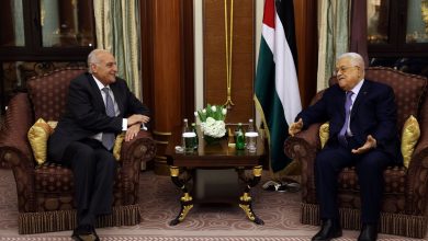 صورة الرئيس عباس يستقبل وزير خارجية الجزائر في الرياض