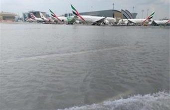 صورة شاهد بالفيديو…مطار دبي بعد الامطار الطوفانية| تعليق العمل 25 دقيقة وإلغاء 44 رحلة