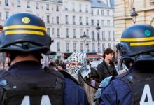 صورة الشرطة الفرنسية تفرق اعتصاماً طلابياً متضامناً مع فلسطين