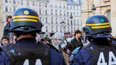 صورة الشرطة الفرنسية تفرق اعتصاماً طلابياً متضامناً مع فلسطين