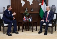 صورة مصطفى يبحث مع وزير خارجية بريطانيا تعزيز الجهد الإغاثي في غزة ووقف التصعيد بالضفة