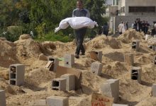 صورة واشنطن تطالب إسرائيل بـ »إجابات » وبـ »إجراء تحقيق » جراء العثور على مقابر جماعية في غزة