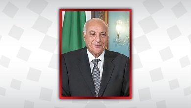 صورة وزير الخارجية الجزائري يبحث هاتفيا مع نظيره الراوندي العلاقات الثنائية بين البلدين