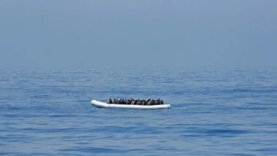 صورة العيون… البحرية الملكية تنقذ قاربين للهجرة السرية في أعالي البحار من الغرق كان على متنهما 131 مواطنا إفريقيا 