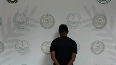 صورة القبض على مخالف لنظام أمن الحدود بمنطقة الباحة لترويجه مخدر الحشيش