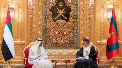 صورة سلطان عمان يصل الإمارات في زيارة دولة