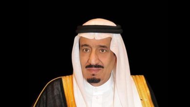 صورة خادم الحرمين يمنح وسام الملك عبدالعزيز من الدرجة الثالثة لـ200 مواطن ومواطنة