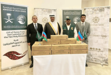 صورة مركز الملك سلمان للإغاثة يسلّم 25 طنًا من تمور هدية المملكة لأذربيجان