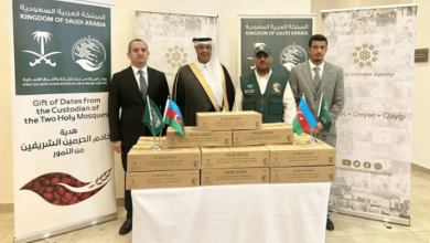 صورة مركز الملك سلمان للإغاثة يسلّم 25 طنًا من تمور هدية المملكة لأذربيجان