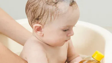 صورة نصائح لحماية بشرة الرضيع عند الاستحمام
