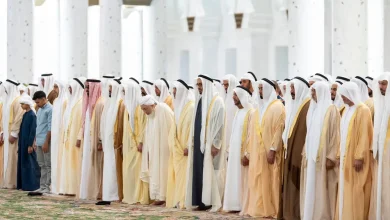 صورة رئيس الدولة يؤدي صلاة العيد في جامع الشيخ زايد في أبوظبي