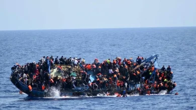 صورة مصرع 9 مهاجرين غرقاً بانقلاب قارب في مياه البحر المتوسط