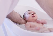 صورة استحمام الرضيع في الشهر الأول.. كل ما عليك معرفته