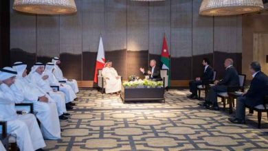 صورة الملك عبدالله والعاهل البحريني يشددان على أهمية خفض التوترات بالشرق الأوسط