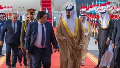 صورة رئيس المجلس الرئاسي بدولة ليبيا يصل إلى مملكة البحرين للمشاركة في القمة العربية الثالثة والثلاثين