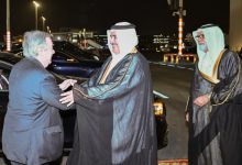 صورة الأمين العام للأمم المتحدة يصل إلى مملكة البحرين لحضور في القمة العربية الثالثة والثلاثين