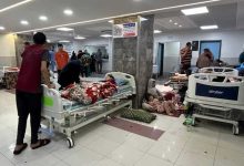 صورة مستشفى في غزة يعلن مقتل 20 شخصا بينهم أطفال في قصف إسرائيلي