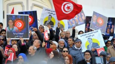 صورة موجة توقيفات في تونس تشمل معلقين سياسيين اثنين ومقدم برامج