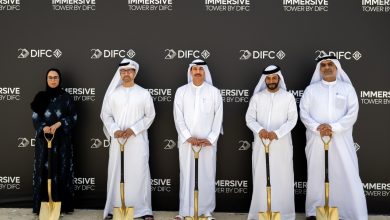 صورة مركز دبي المالي العالمي يضع حجر الأساس لبرجه التجاري الجديد