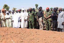 صورة محاكمة عسكريين في نيجيريا قتلا 85 مدنياً بالخطأ