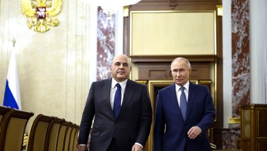 صورة بوتين يعيد تعيين ميشوستين رئيساً لوزراء روسيا