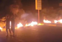 صورة صور.. مواطنون غاضبون يضرمون النار في شوارع عدن وأمن العاصمة تحذر من الإعتداء على المصالح العامة والخاصة