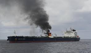 صورة القيادة المركزية الأمريكية تصدر بياناً بشأن حادثة استهداف سفينة النفط غربي الحديدة
