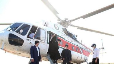 صورة فرق الإنقاذ تواصل البحث عن طائرة الرئيس الإيراني