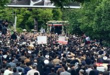 صورة بدء مراسم تشييع جثمان الرئيس الإيراني ورفاقه في مدينة تبريز