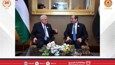 صورة الرئيس المصري يلتقي نظيره الفلسطيني على هامش أعمال القمة العربية بالمنامة