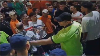 صورة غضب سيف الجزيري بسبب تأخر دخوله إلى الملعب لحضور التتويج بالكونفدرالية (فيديو)