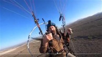 صورة فيديو مرعب يوثق لحظة كسر رقبة رجل أثناء الطيران بالمظلات