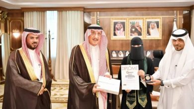 صورة أمير جازان يكرّم الطالبة ملك لحصولها على الميدالية البرونزية بجنيف  أخبار السعودية