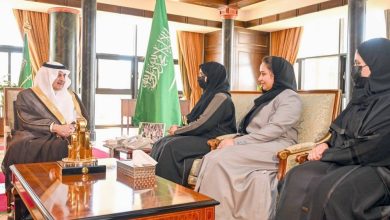 صورة استقبل أمين عام مجلس جازان.. أمير تبوك: المرأة السعودية شاركت في دفع عجلة التنمية  أخبار السعودية