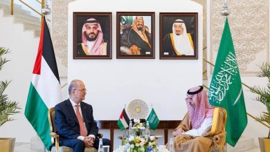 صورة وزير الخارجية يبحث مع رئيس الوزراء الفلسطيني تطورات غزة ورفح  أخبار السعودية